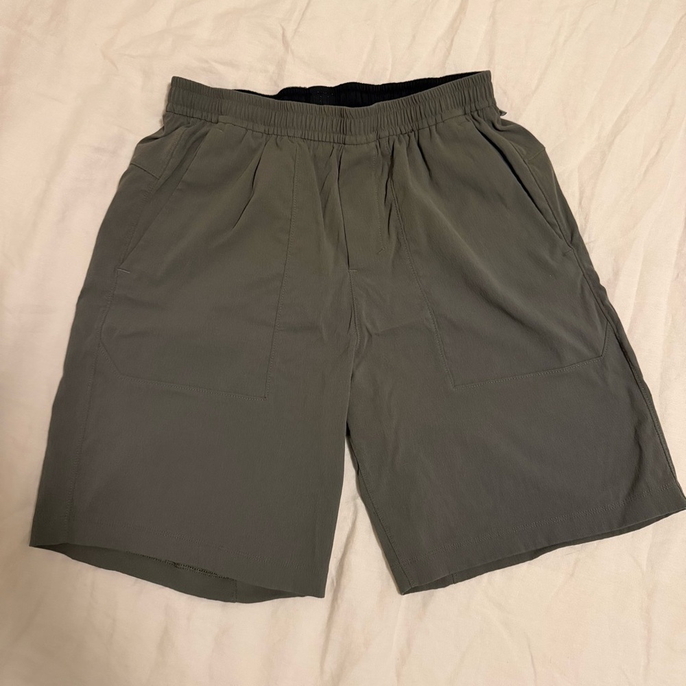 Lululemon Mens Bowline 8 Versa Twill Green Shorts Small